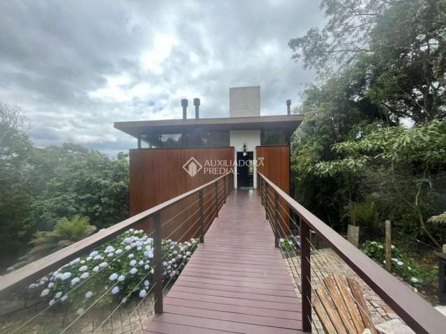 Casa em condomínio fechado com 3 quartos para alugar na Pedro Carlos Franzen, 520, Mato Queimado, Gramado, 250 m2 por R$ 17.000