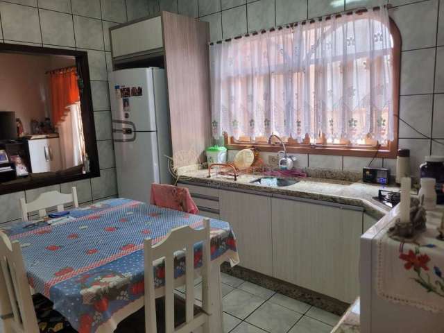 Casa com 3 quartos à venda na Rua Sobral, 205, Iririú, Joinville por R$ 550.000