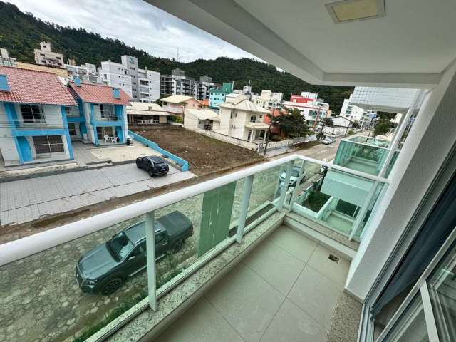 Apartamento Mobiliado de 3 Dormitórios Quadra mar