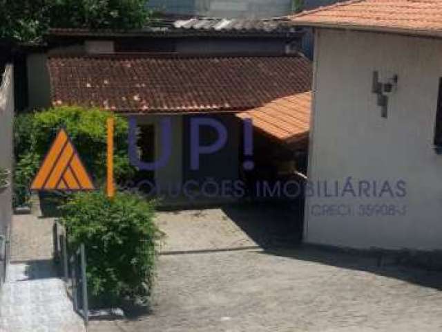 Casa térrea com amplo quintal - 2 dormitórios ( 1 suíte ) - 8 vagas - R$ 540.000,00 - Vila Mazzei