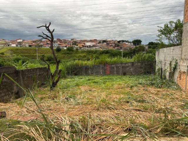 Terreno amplo e plano, pronto para construir seus sonhos!