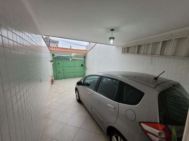 Sobrado à venda com 141m, 3 dormitórios, com 2 vagas de garagem, Vila Santa Clara, SP