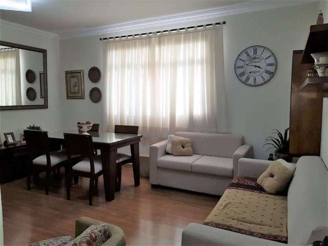 Apartamento de três quartos no Santa Amélia