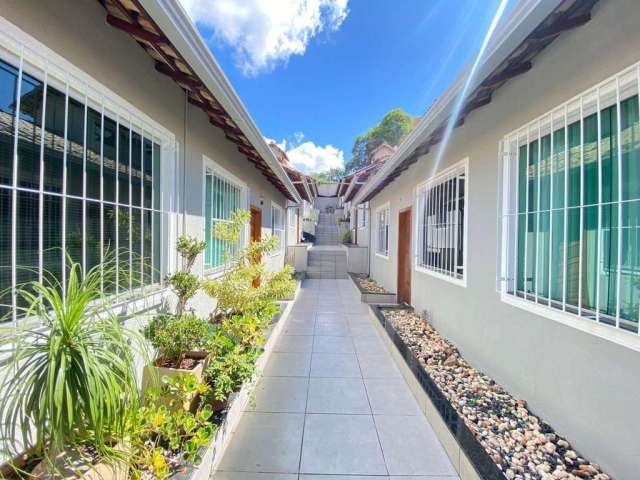 Casa geminada de dois quartos no bairro Jaqueline