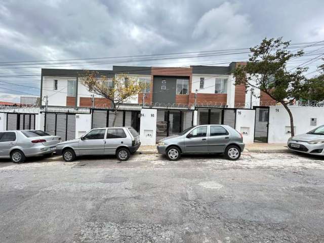 Casa geminada independente com duas suítes no bairro piratininga