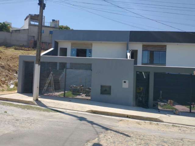 Casa de três quartos no bairro santa maria em vespasiano