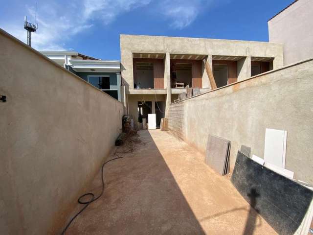 Casa geminada a venda no bairro piratininga