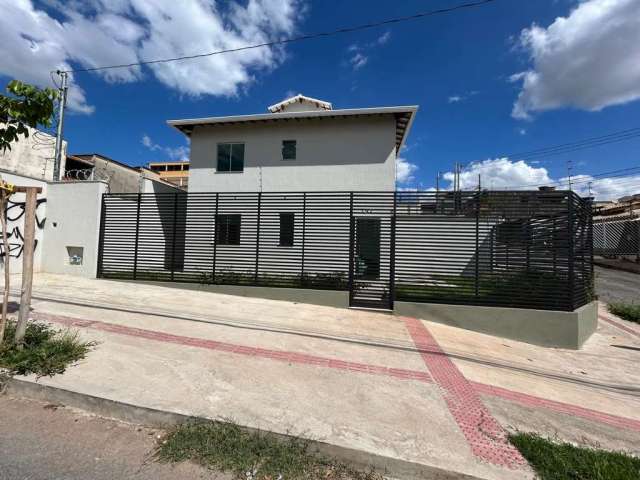 Casa geminada de dois quartos a venda no bairro piratininga