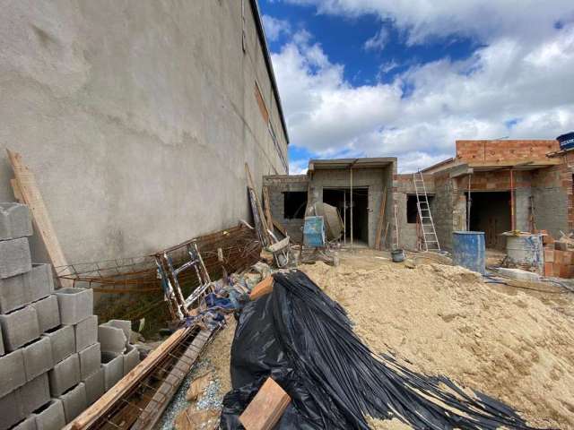 Casa geminada plana de 03 quartos no bairro girassol