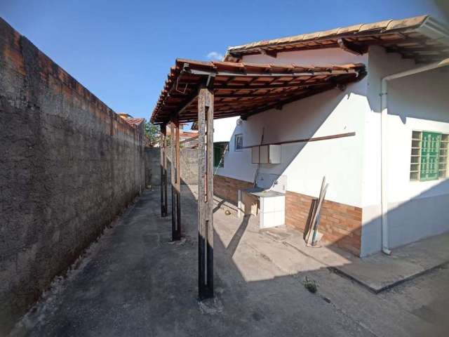 Casa com 3 quartos para alugar em Garças, Belo Horizonte  por R$ 3.500