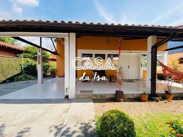 Imperdível oportunidade: Casa à venda em Itatiaia-RJ, Centro - 3 quartos, 1 suíte, 3 salas, 3 banheiros, vaga de garagem e 189m².