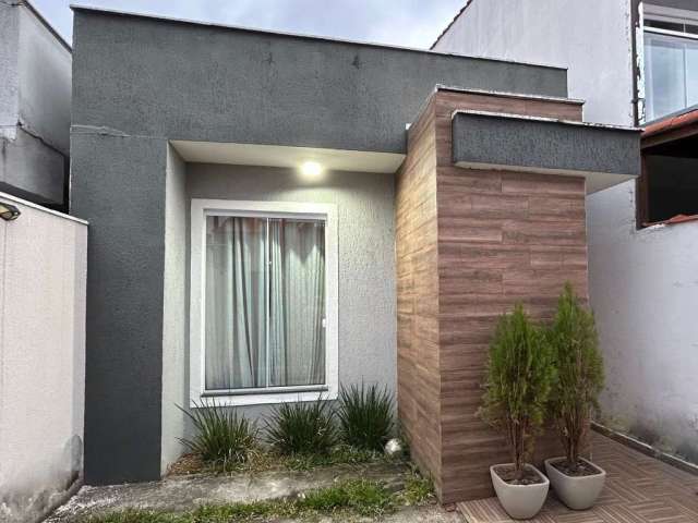 Casa à venda em Resende-RJ, no Jardim D'oeste: 2 quartos, 1 suíte, 2 banheiros, 1 vaga de garagem!