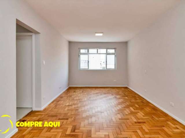 Ed Baronesa. Apartamento Studio reformado em andar alto, 32 m², 1 vaga.