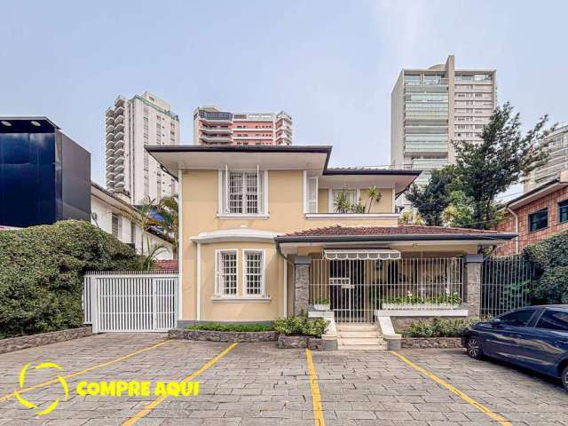 Pacaembú | Casa Comercial | 520m²  | 12 Salas | 6 banheiros | 16 Vagas.