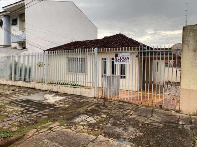 Casa com 3 quartos para alugar na CORONEL CAMISÃO, 150, Zona 05, Maringá por R$ 1.600