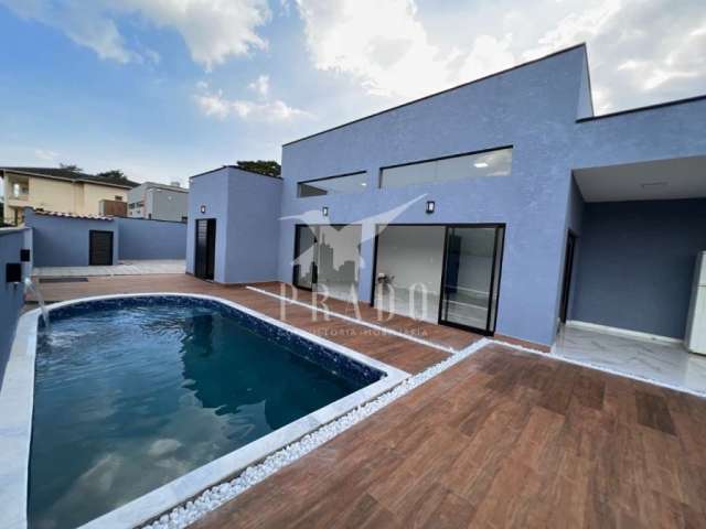 Casa com 03 suítes, gourmet e piscina