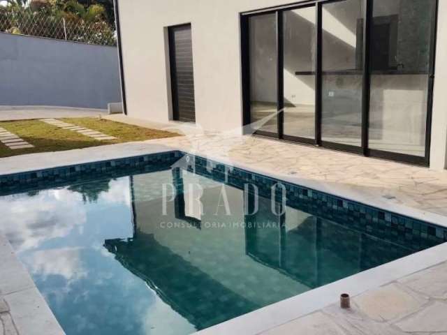 Casa térrea com piscina em condomínio em atibaia-sp