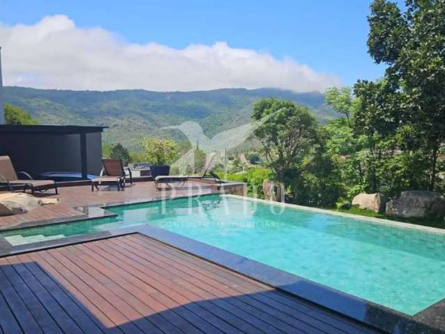 Casa no Condomínio  La Reserva com 3 Suítes e Piscina com borda infinita em Atibaia/SP