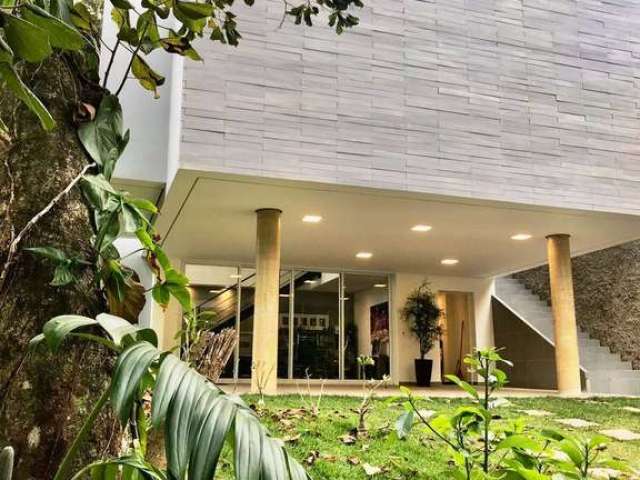 Casa moderna recém construída em Condominio de Alto Padrão