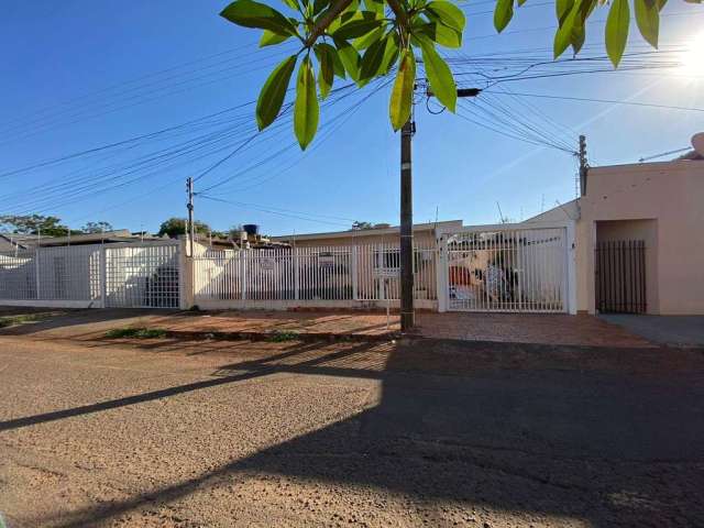 Casa com piscina no coopharádio