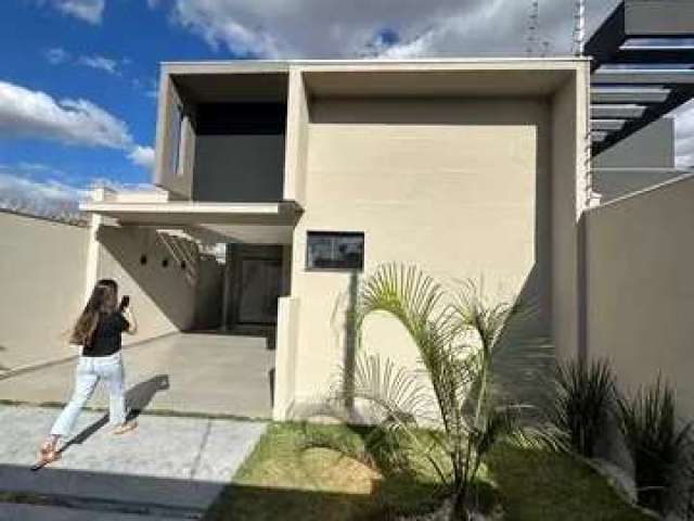 Linda casa com piscina no rita vieira