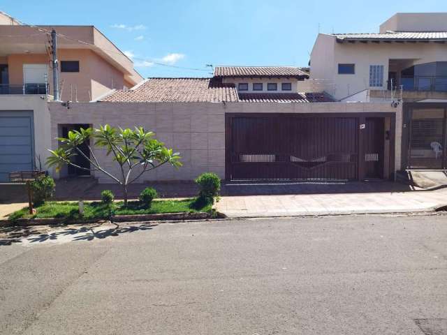 Casa com piscina no Carandá Bosque