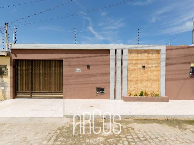 Casa na Aruana, com 3 quartos sendo 2 suítes, 200m², recém-reformada. Aracaju - SE