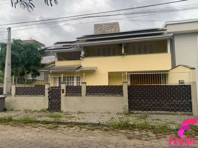 Casa com 5 quartos à venda na Olinda Celestina Lacerda, 388, Carianos, Florianópolis por R$ 1.450.000