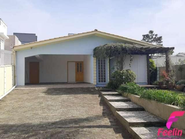 Casa com 3 quartos à venda na Rua Manoel Pedro Vieira, 569, Morro das Pedras, Florianópolis por R$ 2.660.000