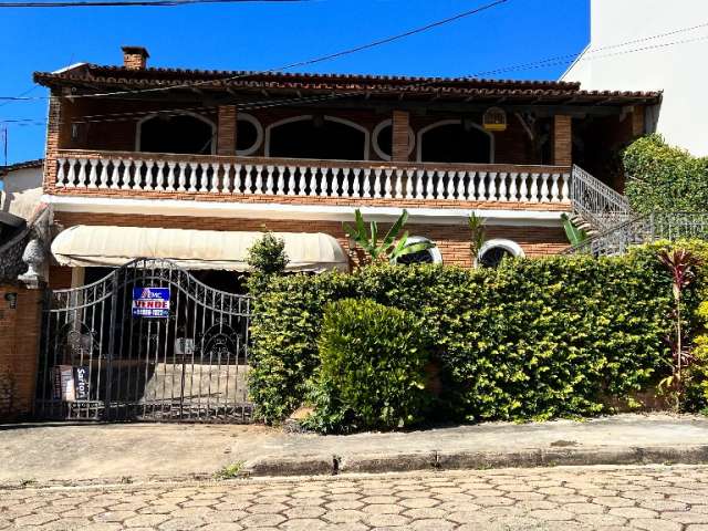 Excelente casa a venda em Jacutinga-MG