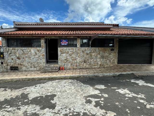 Excelente casa a venda em Jacutinga-MG