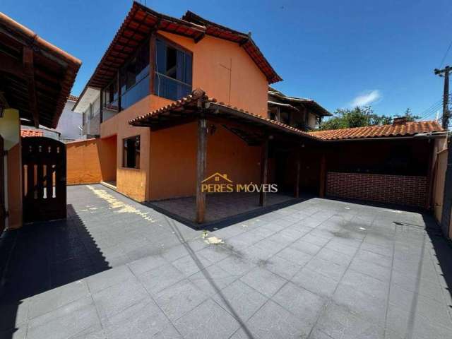 Excelente casa duplex com quintal e churrasqueira, em condomínio, 3 quartos à venda, venda - 90 m² - Extensão do Bosque - Rio das Ostras/RJ