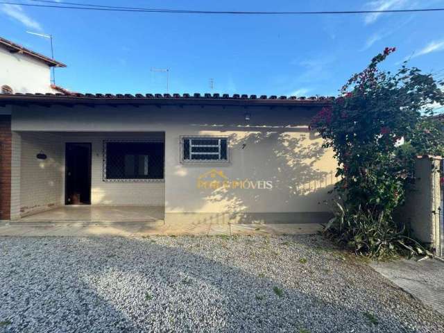 Ótima casa linear com 2 quartos à venda, 80 m² - Centro - Rio das Ostras/RJ