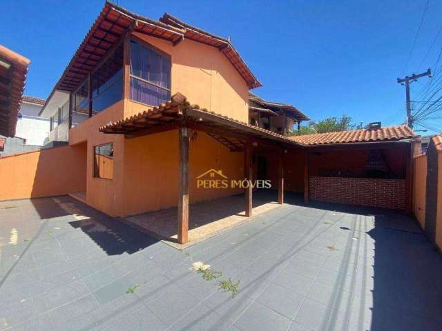 Excelente casa duplex com quintal e churrasqueira, em condomínio, 3 quartos à venda, venda ou aluguel - 90 m² - Extensão do Bosque - Rio das Ostras/RJ