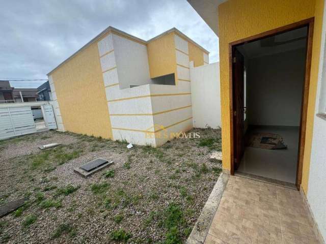 Linda casa linear,na rua particular 1, com vaga e garage, 02a 03 carros, cozinha conceito aberto, Rio das Ostras / Rj