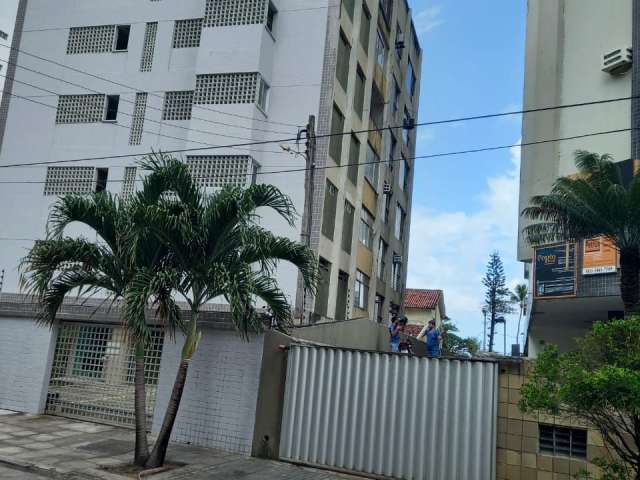 Apartamento com 120m2, 3 Quartos sendo 1 Suíte, Dep Completa