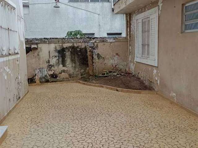 Sobrado bairro vila valença, em são vicente, com 5 dormitórios, 2 vagas de garagems, com uma edicula nos fundos com um dormitorio.