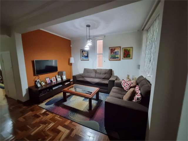 Casa Assobradada de 185 m² 4 quartos Quintal  e 5 Vagas na Vila Clementino