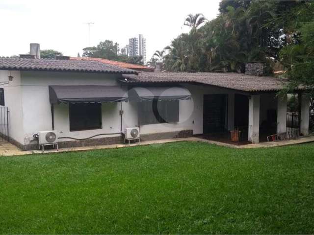 Casa térrea com 4 quartos à venda em Instituto De Previdência - SP