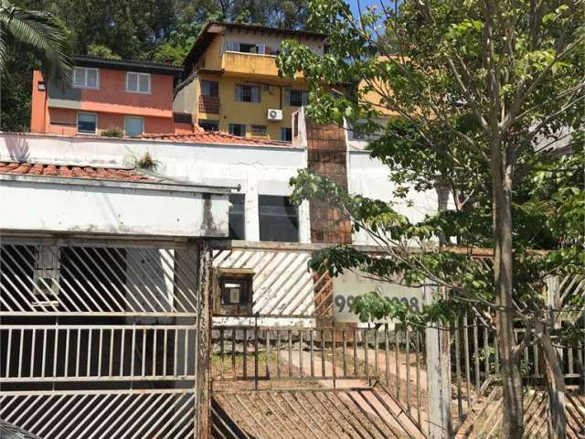 Casa térrea com 3 quartos à venda em Jardim Peri Peri - SP