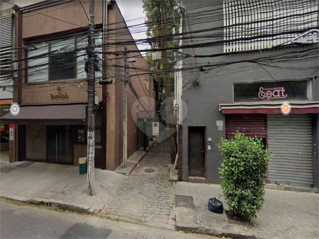 Sobrado Comercial de Vila localizado entre Itaim Bibi e Vila Nova Conceição. Investidor! Alugado!