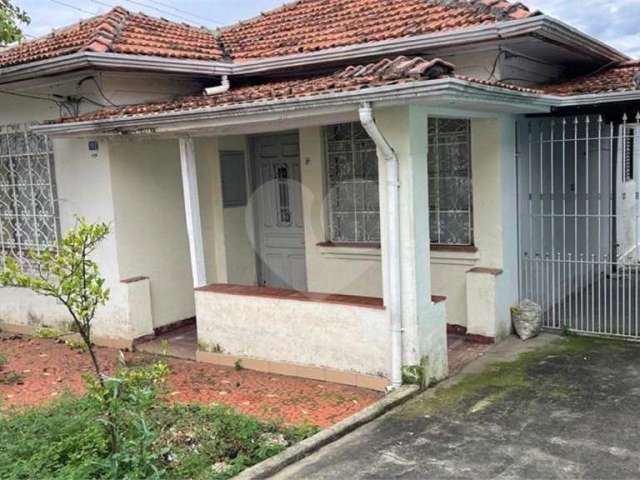 Casa térrea com 2 quartos à venda em Chora Menino - SP