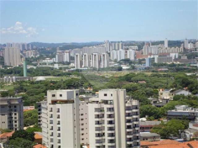 Apartamento com 3 quartos à venda em Alto De Pinheiros - SP