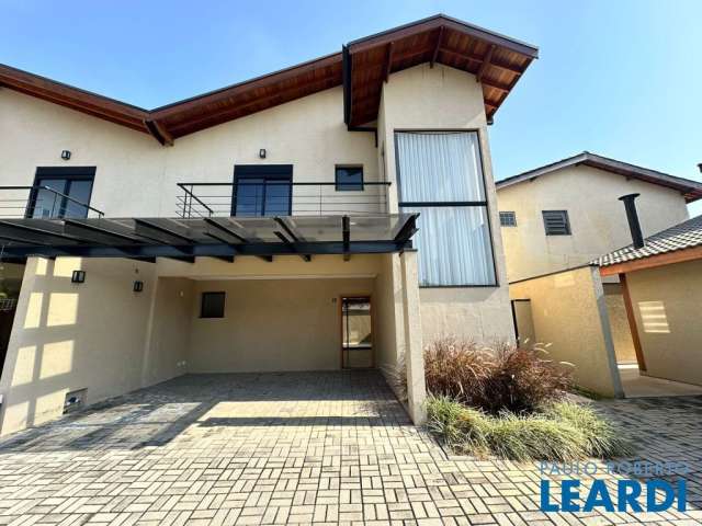 Excelente Casa à Venda em Condominio Fechado em Atibaia/SP