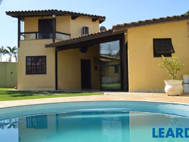 Excelente Casa com Piscina na Hípica Jaguary em Bragança Paulista-SP