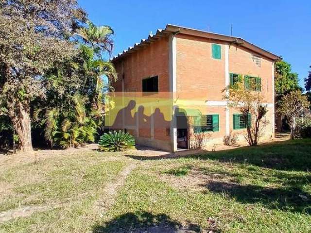 Casa para venda e locação, com 4 quarto e amplo quintal no Village Campinas, Campinas, SP