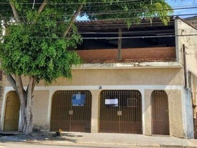 Casa a Venda + 2 salões Comerciais - Suíte - 4 Vagas -Barueri