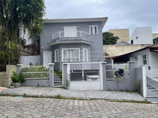 Casa com 3 quartos sendo 2 suítes em Coqueiros - Florianópolis - SC