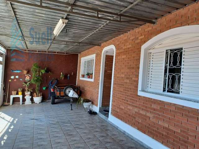 Ótima Casa-Jardim Garcia-plana reformada-próximo Condomínio Vitória-escola Carlos Lencastre-frente 2 dormitórios-suíte-edícula-garagem-R$ 495.000,00