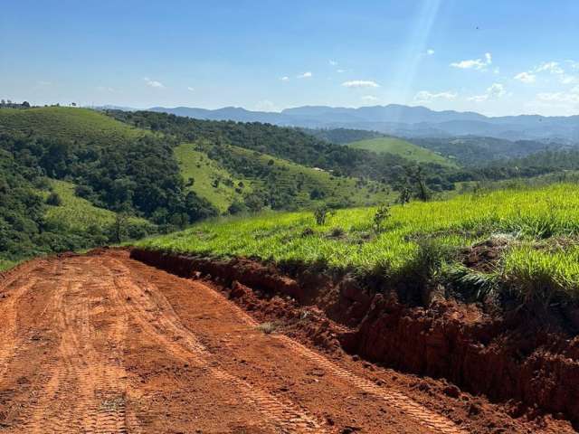 terreno com área de 500m 1km do asfalto, 8km do centro de cidade